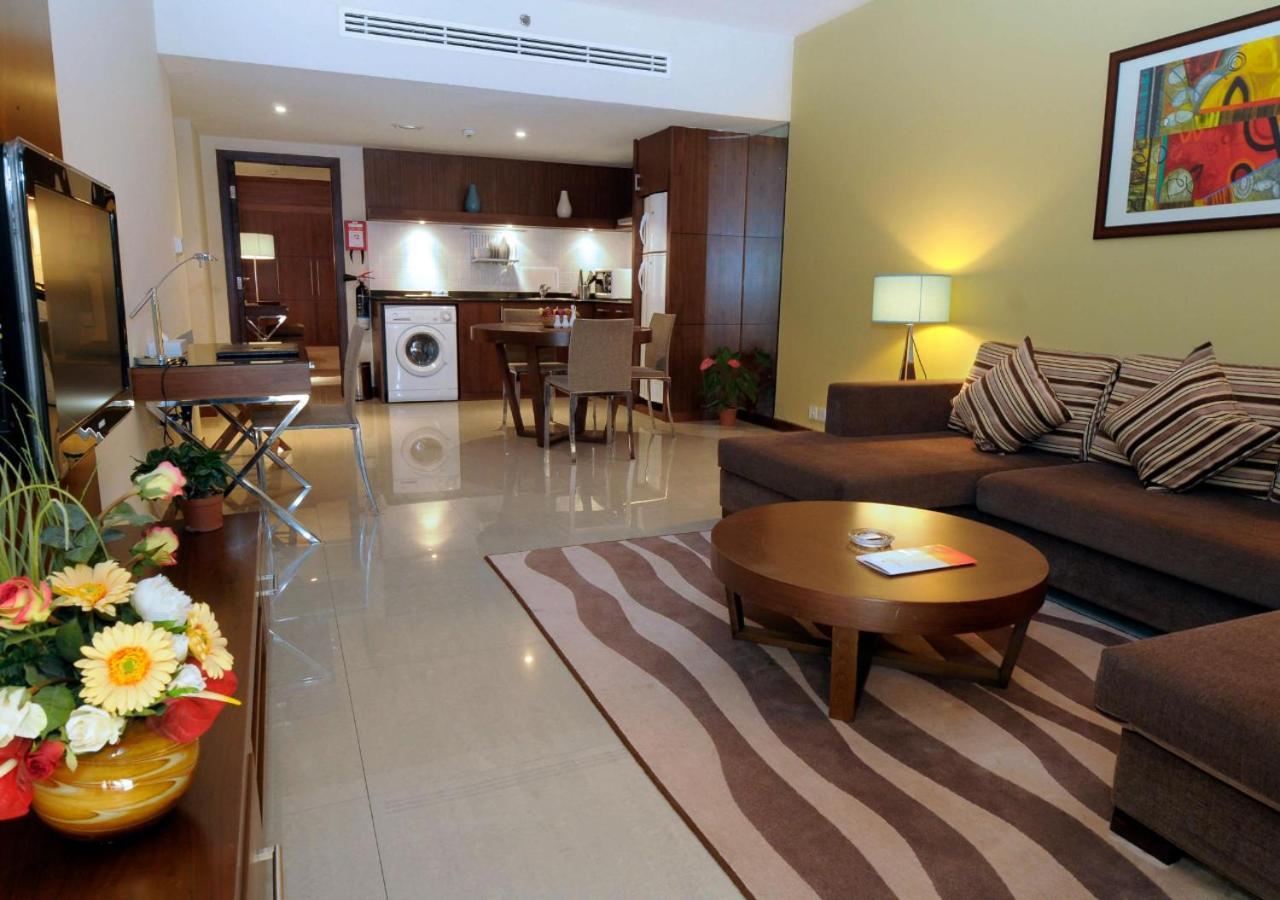 Phoenix Plaza Hotel Apartamentos Abu Dabi Exterior foto