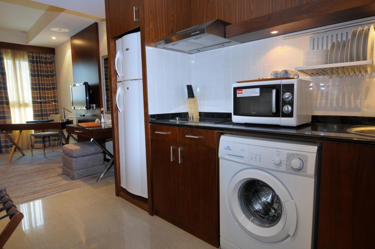 Phoenix Plaza Hotel Apartamentos Abu Dabi Exterior foto