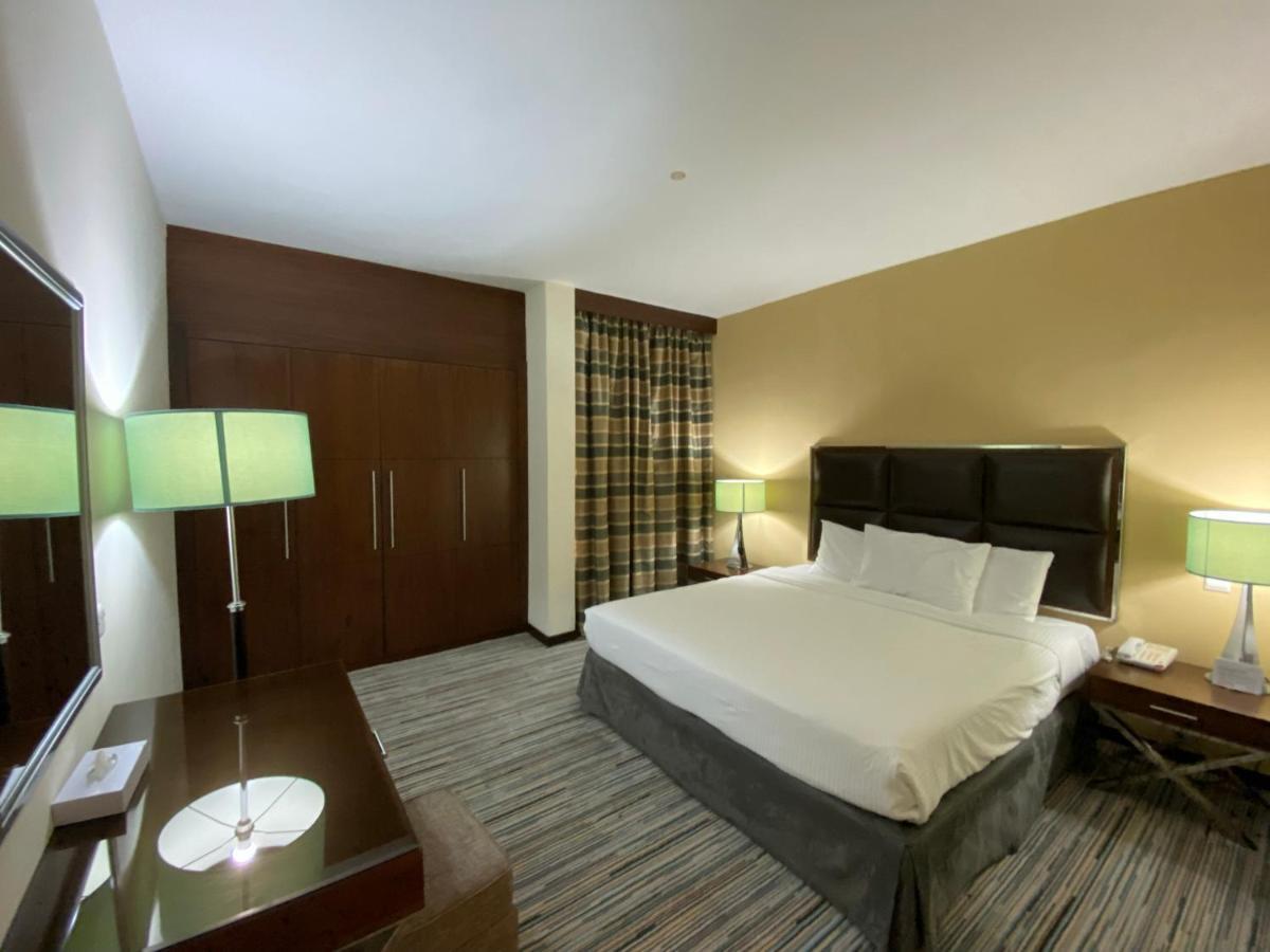 Phoenix Plaza Hotel Apartamentos Abu Dabi Exterior foto