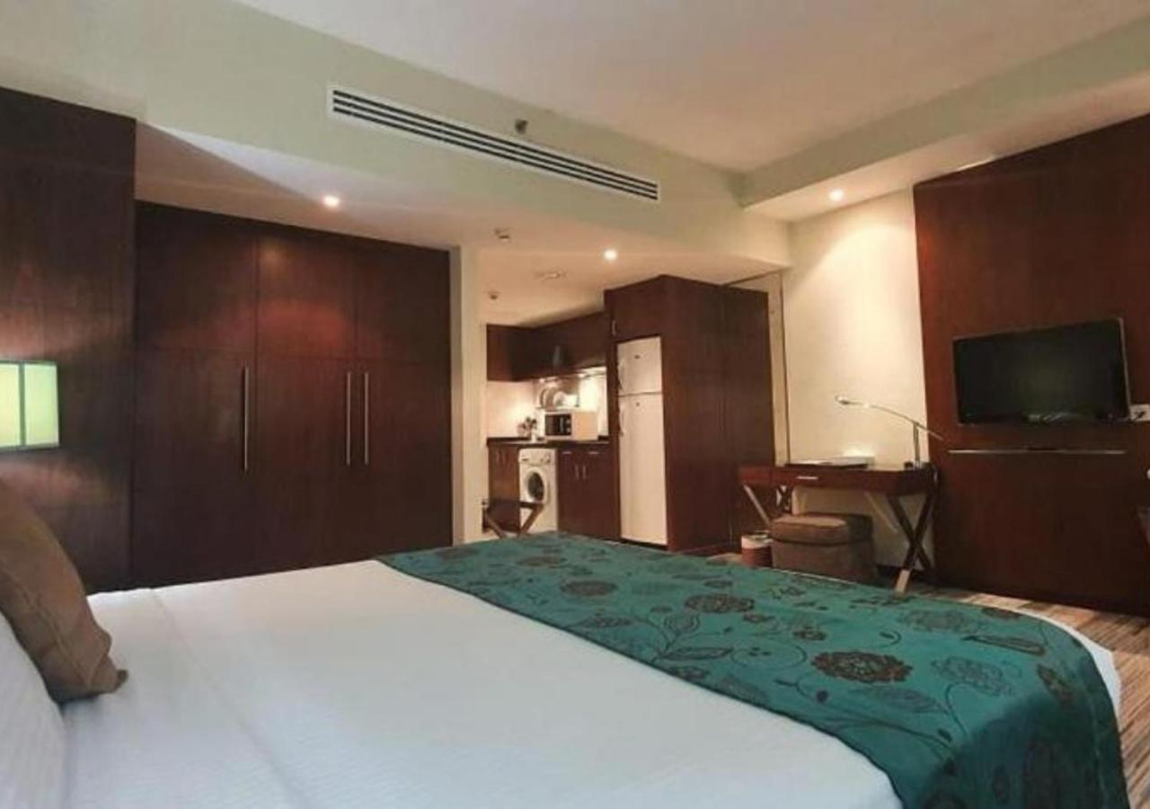Phoenix Plaza Hotel Apartamentos Abu Dabi Exterior foto