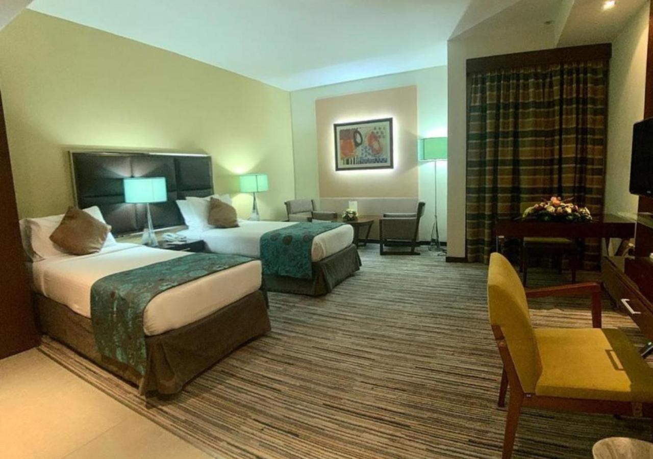Phoenix Plaza Hotel Apartamentos Abu Dabi Exterior foto