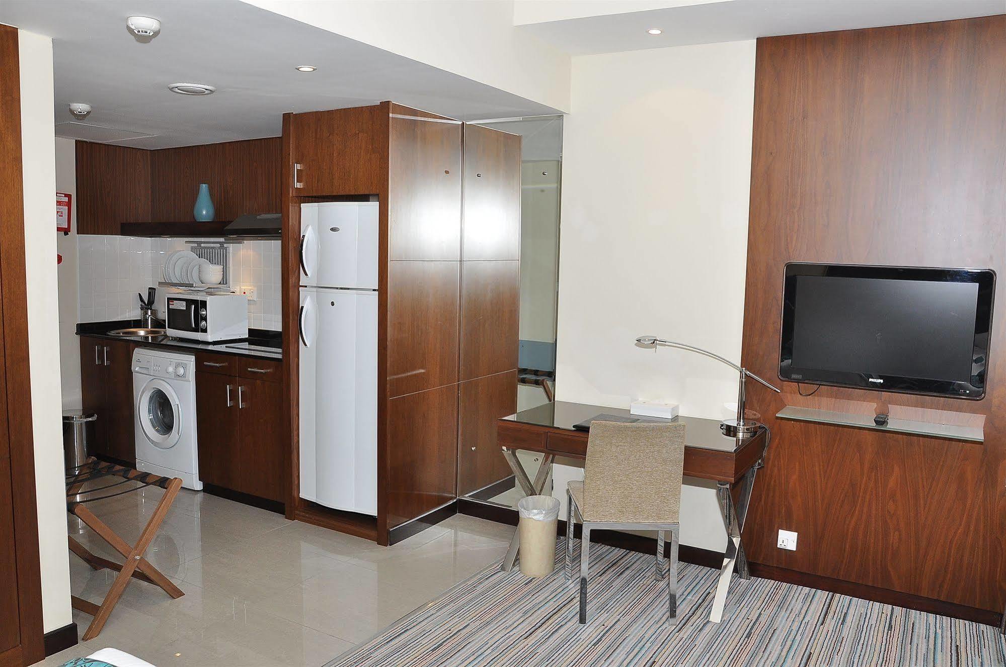 Phoenix Plaza Hotel Apartamentos Abu Dabi Exterior foto